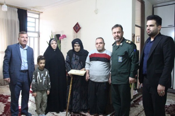 مادران و همسران شهدا ستون‌های استوار ایثار و مقاومت هستند