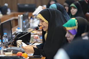 نشست هم‌اندیشی فعالیت‌های حفظ قرآن با حضور بانوان حافظ برگزار شد