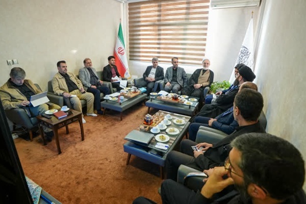 نشست بررسی چالش‌های تحقق تکالیف قرآنی برنامه هفتم برگزار شد