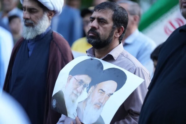 عکس | حمایت مردم خرم‌آباد از عملیات «بشارت فتح»