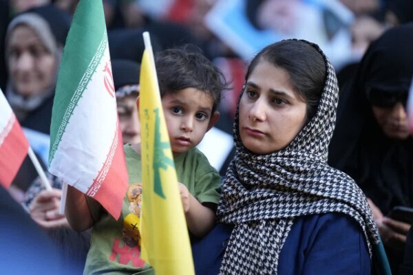 عکس | حمایت مردم خرم‌آباد از عملیات «بشارت فتح»