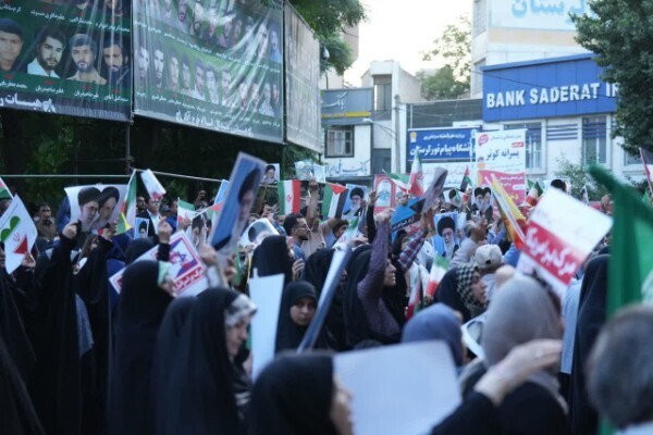 عکس | حمایت مردم خرم‌آباد از عملیات «بشارت فتح»