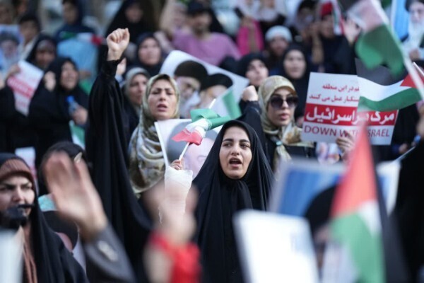 عکس | حمایت مردم خرم‌آباد از عملیات «بشارت فتح»