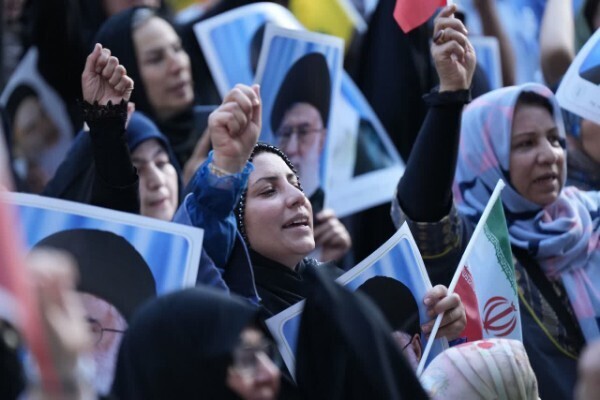 عکس | حمایت مردم خرم‌آباد از عملیات «بشارت فتح»