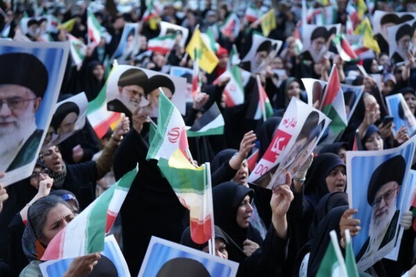 عکس | حمایت مردم خرم‌آباد از عملیات «بشارت فتح»