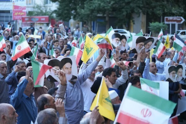 عکس | حمایت مردم خرم‌آباد از عملیات «بشارت فتح»