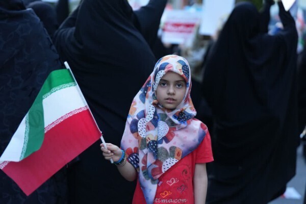 عکس | حمایت مردم خرم‌آباد از عملیات «بشارت فتح»