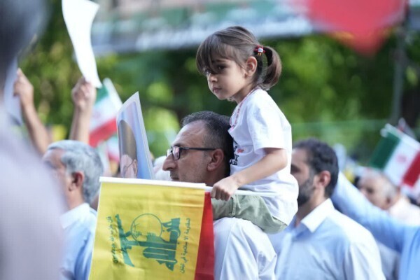 عکس | حمایت مردم خرم‌آباد از عملیات «بشارت فتح»