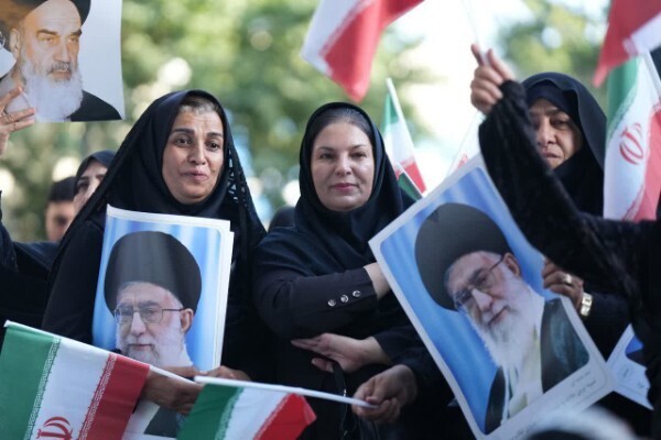 عکس | حمایت مردم خرم‌آباد از عملیات «بشارت فتح»