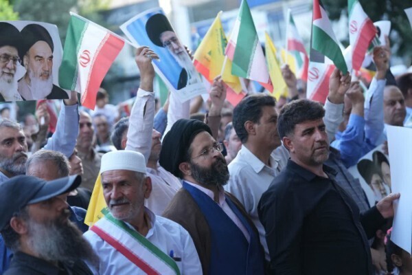 عکس | حمایت مردم خرم‌آباد از عملیات «بشارت فتح»