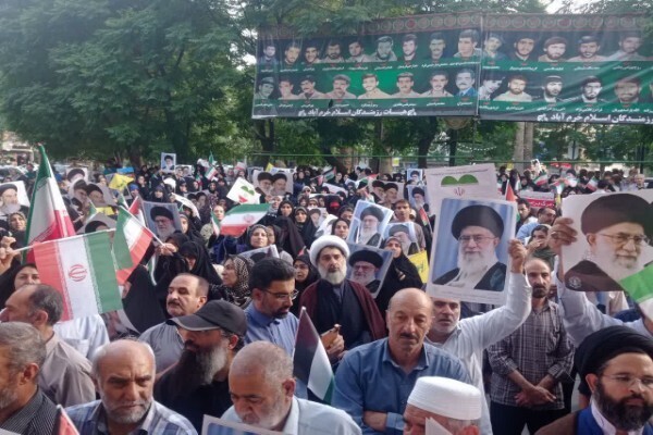 عکس | حمایت مردم خرم‌آباد از عملیات «بشارت فتح»