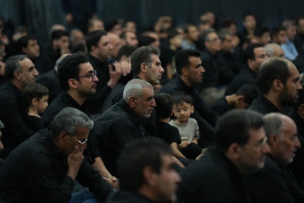 عکس | شب هفتم عزای حسین(ع) در حسینیه ثارالله(ع) خرم‌آباد