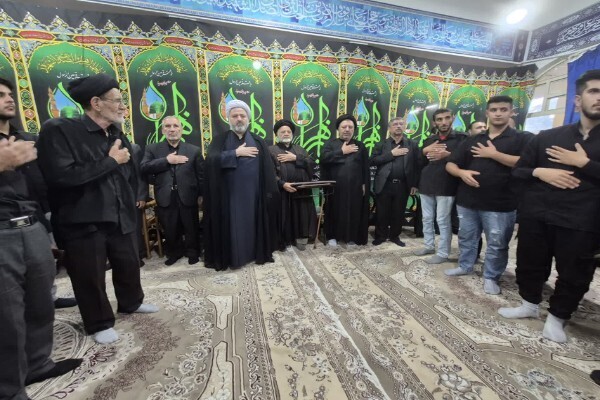 مراسم عزاداری شب هشتم محرم در بیت نماینده ولی‌فقیه در لرستان