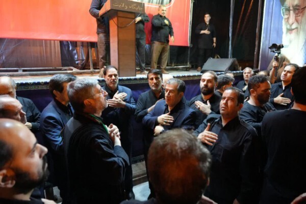 عکس | شرکت استاندار لرستان در مراسم عزاداری سیدالشهدا(ع) در هیئات مذهبی خرم‌آباد