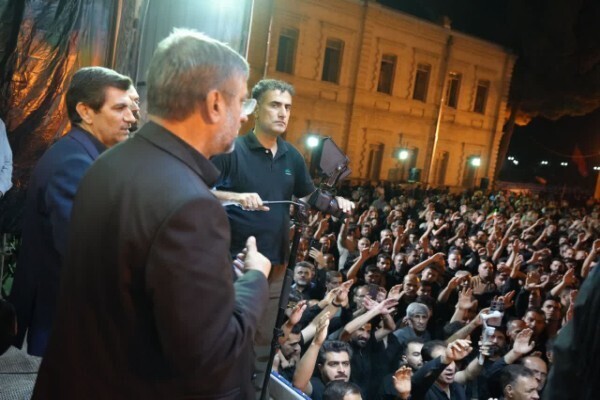 عکس | شرکت استاندار لرستان در مراسم عزاداری سیدالشهدا(ع) در هیئات مذهبی خرم‌آباد