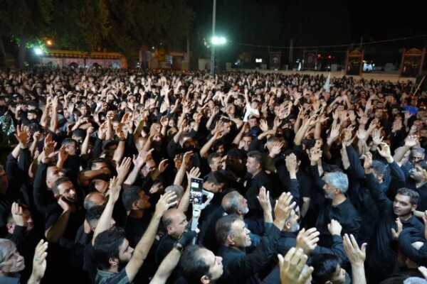 عکس | شرکت استاندار لرستان در مراسم عزاداری سیدالشهدا(ع) در هیئات مذهبی خرم‌آباد