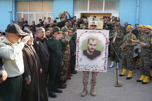 آیین بدرقه شهیدان «سید حسین موسوی» و «علی بازگیر» در خرم‌آباد