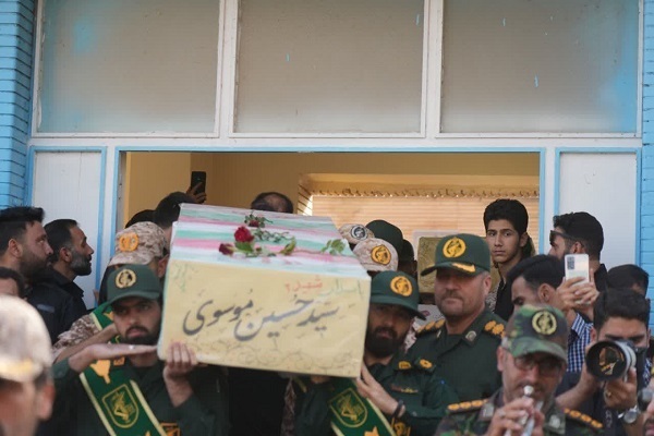 آیین بدرقه شهیدان «سید حسین موسوی» و «علی بازگیر» در خرم‌آباد