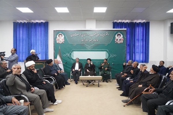 عکس | دیدار مردم رومشکان با نماینده ولی‌فقیه در لرستان