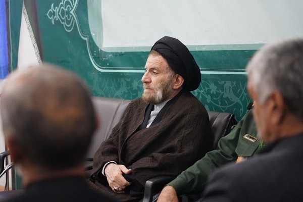 عکس | دیدار مردم رومشکان با نماینده ولی‌فقیه در لرستان