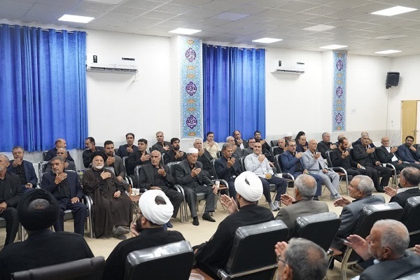 عکس | دیدار مردم رومشکان با نماینده ولی‌فقیه در لرستان