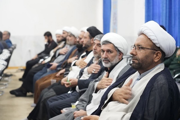 عکس | دیدار مردم رومشکان با نماینده ولی‌فقیه در لرستان