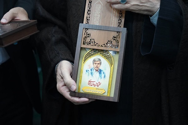 عکس | دیدار مردم رومشکان با نماینده ولی‌فقیه در لرستان