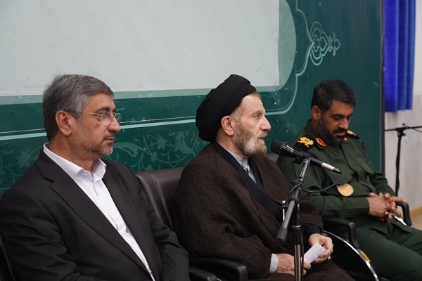 عکس | دیدار مردم رومشکان با نماینده ولی‌فقیه در لرستان