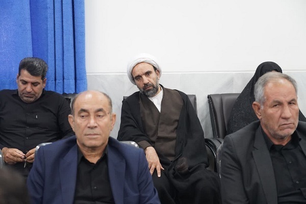 عکس | دیدار مردم رومشکان با نماینده ولی‌فقیه در لرستان