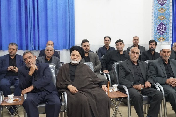 عکس | دیدار مردم رومشکان با نماینده ولی‌فقیه در لرستان