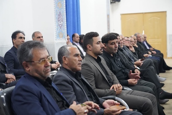 عکس | دیدار مردم رومشکان با نماینده ولی‌فقیه در لرستان