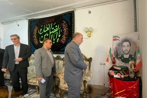 دیدار فرماندار خرم آباد با خانواده 6 شهید جنگ تحمیلی 12 روزه در خرم آباد