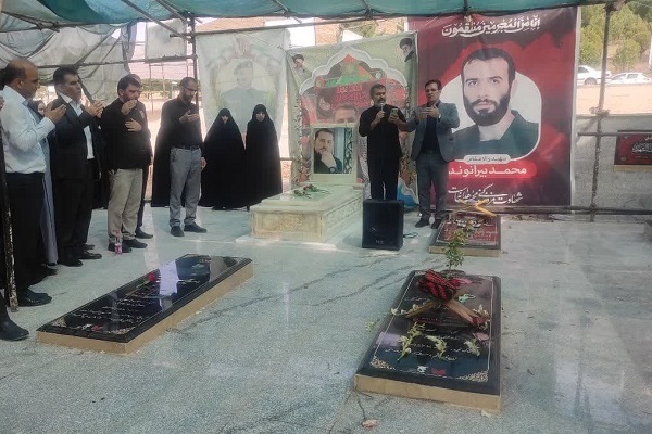 غبارروبی قبور شهدای جنگ تحمیلی 12 روزه توسط اعضای جهاد دانشگاهی لرستان