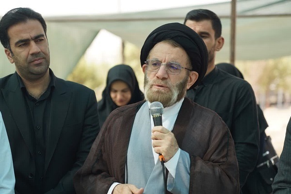 غبارروبی قبور شهدای جنگ تحمیلی 12 روزه