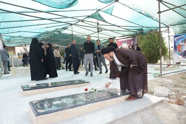 غبارروبی قبور شهدای جنگ تحمیلی 12 روزه