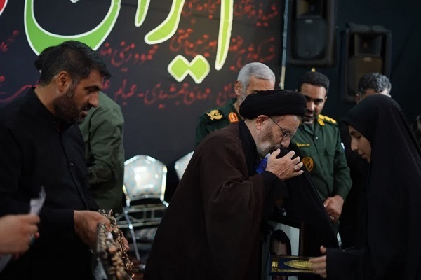 مراسم یادبود شهدای جنگ تحمیلی 12 روزه در خرم‌آباد