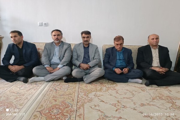 دیدار اعضای جهاد دانشگاهی لرستان با خانواده شهید طولابی