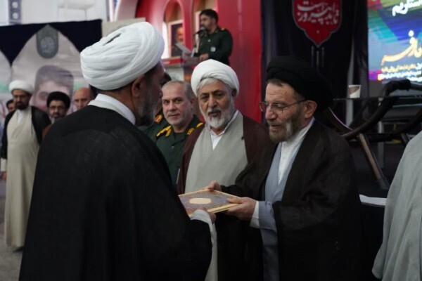 مراسم تکریم و معارفه مسئول جدید دفتر نمایندگی ولی فقیه در سپاه حضرت ابوالفضل(ع) لرستان