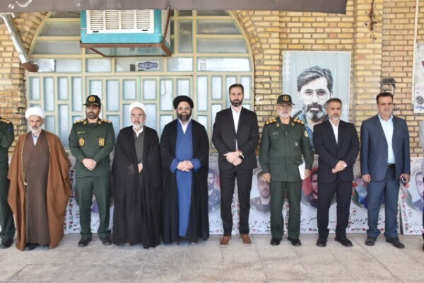 عکس | گلباران و عطر افشانی گلزار مطهر شهدای شهرستان خرم‌آباد