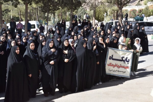 عکس | گلباران و عطر افشانی گلزار مطهر شهدای شهرستان خرم‌آباد