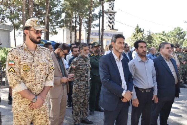 عکس | گلباران و عطر افشانی گلزار مطهر شهدای شهرستان خرم‌آباد