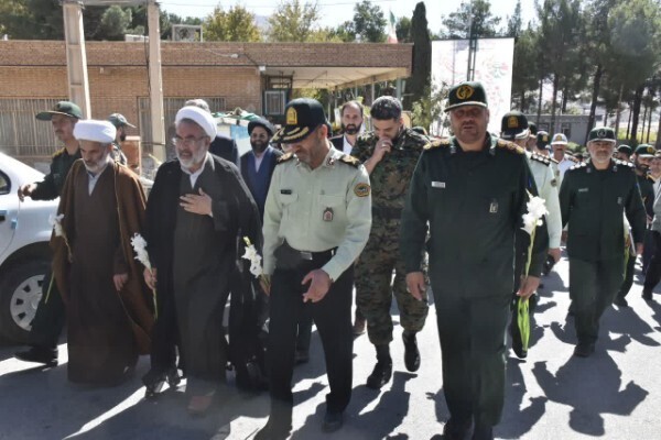 عکس | گلباران و عطر افشانی گلزار مطهر شهدای شهرستان خرم‌آباد