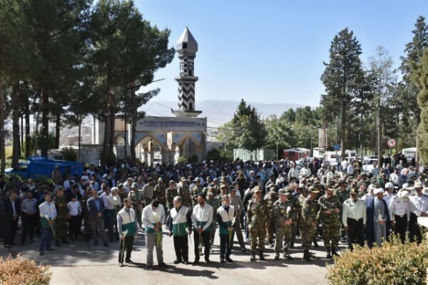 عکس | گلباران و عطر افشانی گلزار مطهر شهدای شهرستان خرم‌آباد
