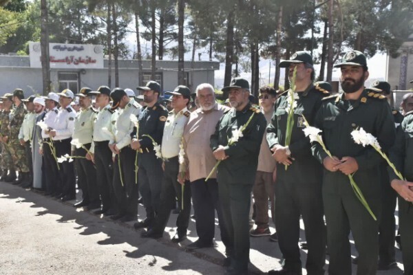 عکس | گلباران و عطر افشانی گلزار مطهر شهدای شهرستان خرم‌آباد