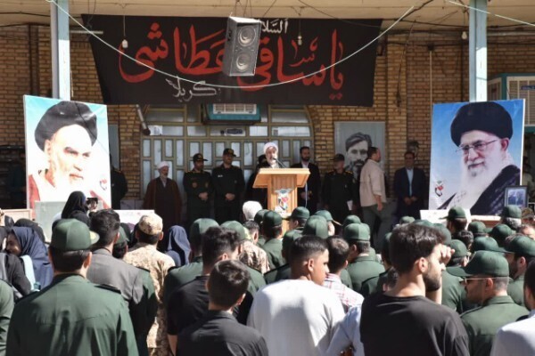 عکس | گلباران و عطر افشانی گلزار مطهر شهدای شهرستان خرم‌آباد