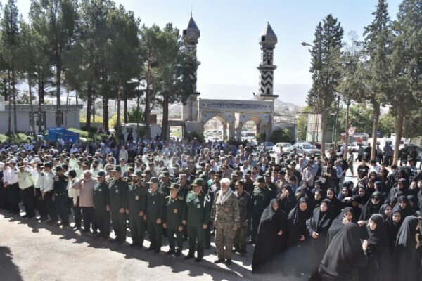عکس | گلباران و عطر افشانی گلزار مطهر شهدای شهرستان خرم‌آباد