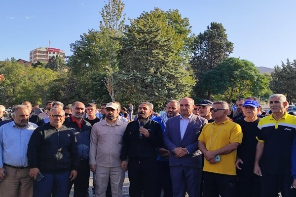 عکس | پیاده‌روی خانوادگی به مناسبت هفته دفاع مقدس