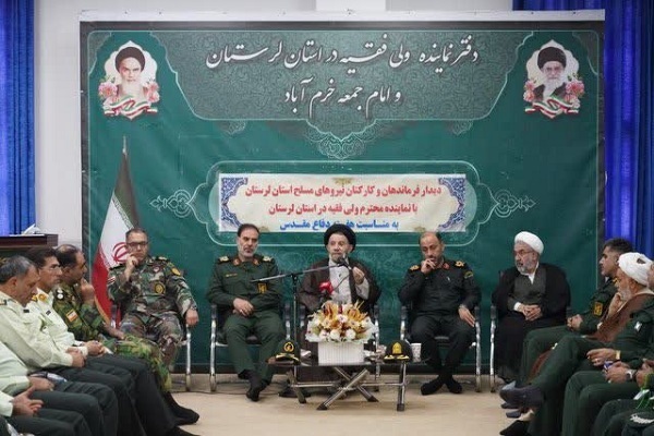 عکس | دیدار فرماندهان و کارکنان نیروهای مسلح با نماینده ولی‌فقیه در لرستان
