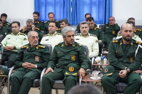 عکس | دیدار فرماندهان و کارکنان نیروهای مسلح با نماینده ولی‌فقیه در لرستان