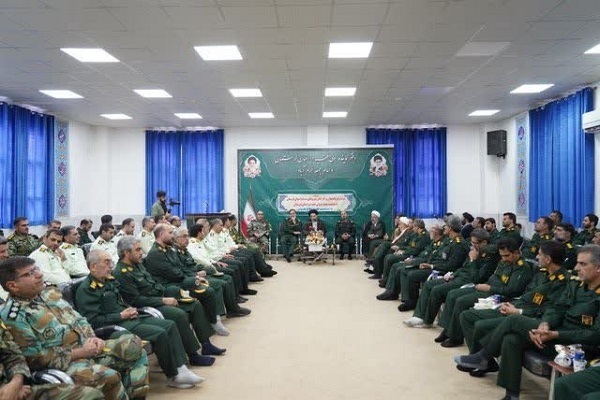 عکس | دیدار فرماندهان و کارکنان نیروهای مسلح با نماینده ولی‌فقیه در لرستان